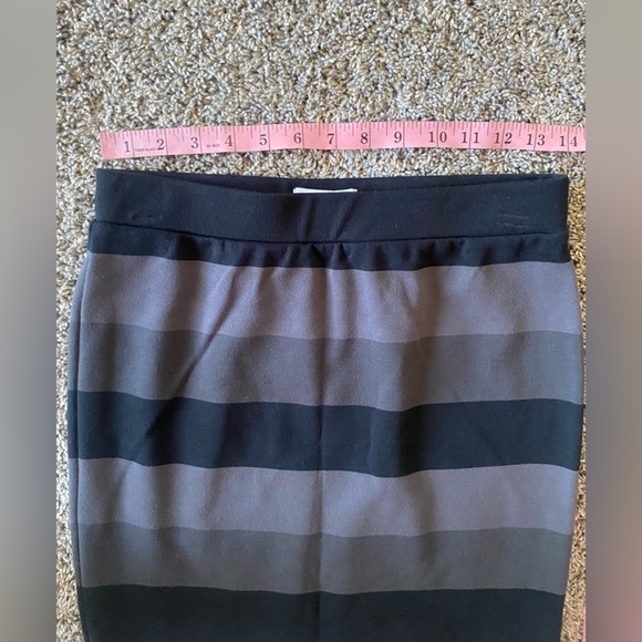 Accepting offers- Elle Black and Gray Pencil Skirt - Picture 4 of 4